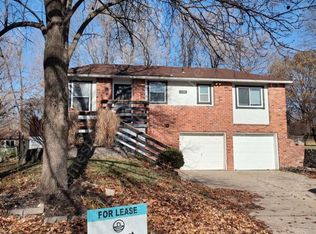 724 NW Devonshire Pl, Blue Springs, MO 64015