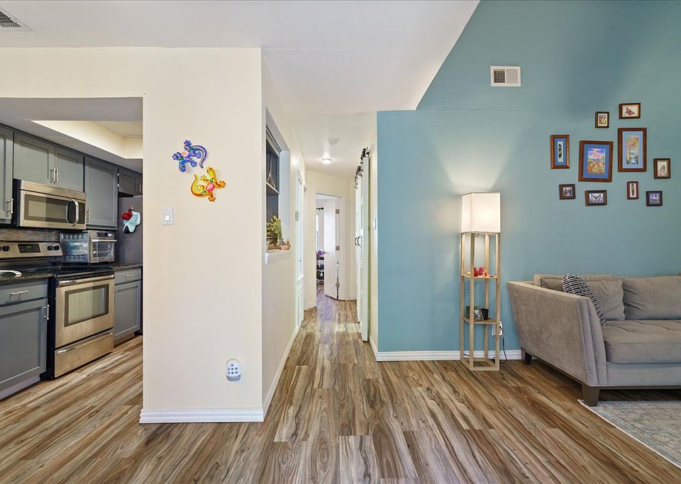 1st image of 2906 West Ave #8A
