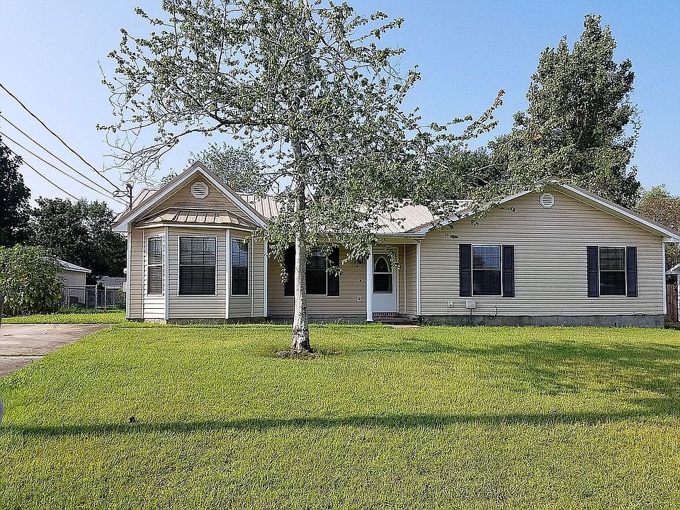 1st image of 209 Dahlia Dr