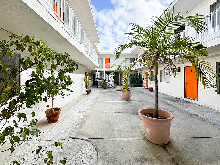 4641 La Mirada Ave #14 — Photo 17
