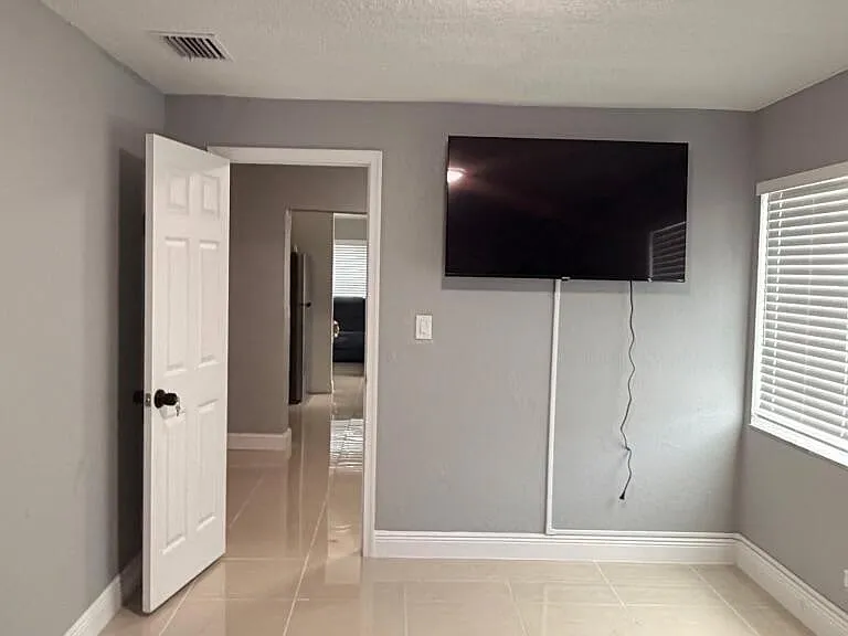 1558 NW 5th Ave — Photo 13