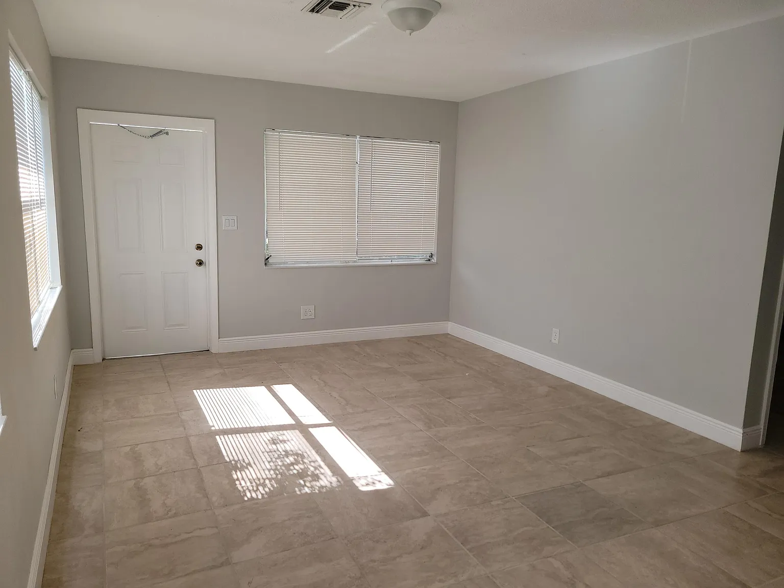 4 bed, 2.0 bath, 1768 sqft, $1,800 — Photo 3
