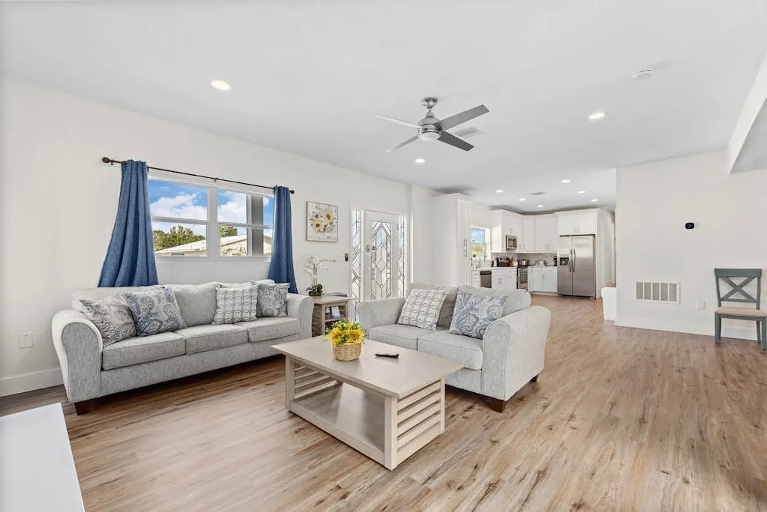 5 bed, 4.0 bath, 2927 sqft, $7,143 — Photo 2