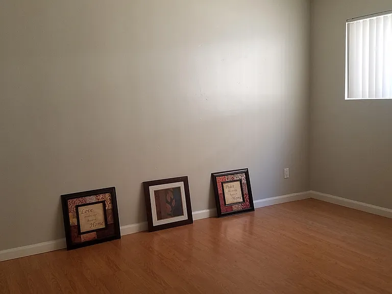14015 Oxnard St — Photo 16