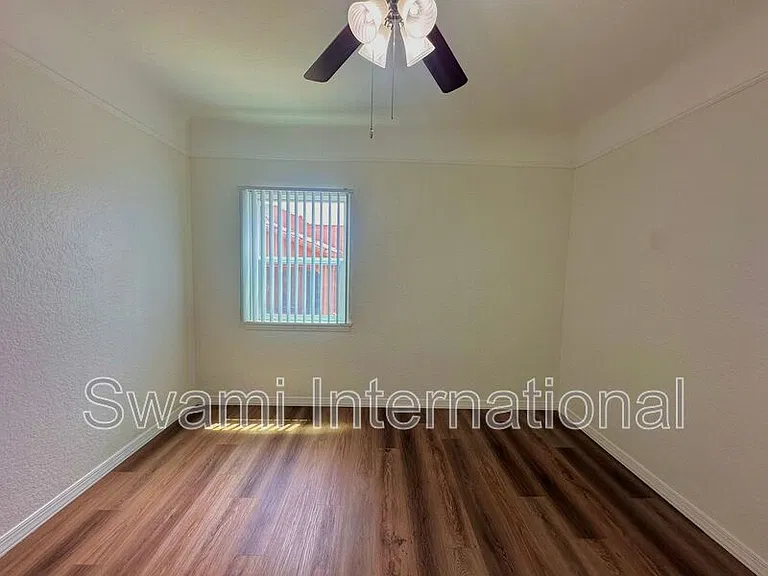 2066 Chestnut Ave — Photo 53