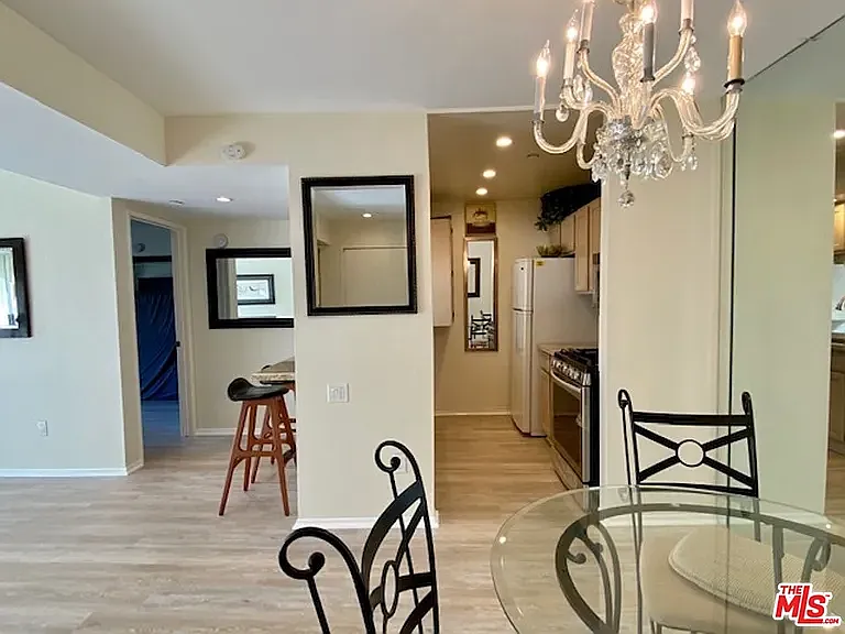 2 bed, 2.5 bath, 907 sqft, $4,100 — Photo 4