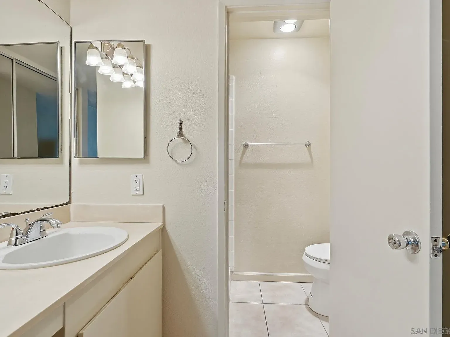2 bed, 2.0 bath, 878 sqft, $2,700 — Photo 4