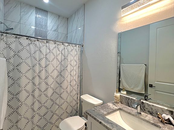 5th image of 2427 Ted Ave S