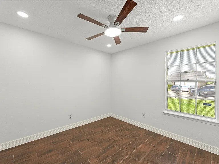 12402 Jaguar Dr — Photo 12