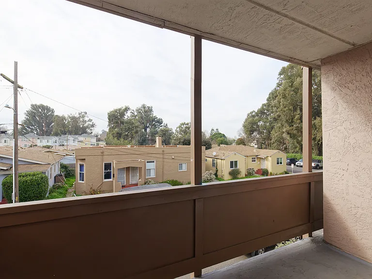 206 Chumalia St — Photo 8