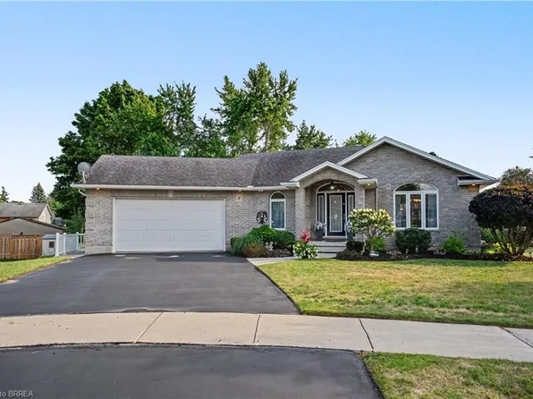 8 Upton Ct, North Dumfries, ON N0B 1E0