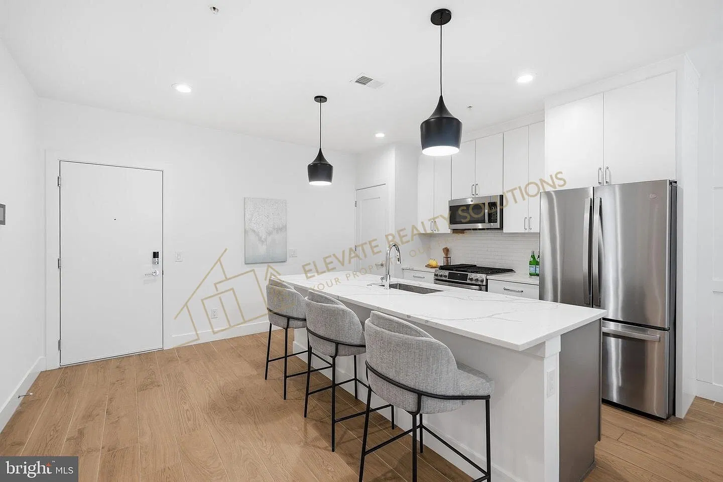 2 bed, 2.0 bath, 1026 sqft, $3,250 — Photo 2