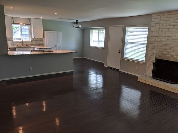 3rd image of 13321 Villa Park Dr