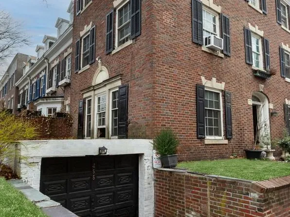 255 East 21st Street image 1 of 11