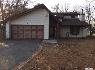 6 Felway Dr, Coram, NY 11727