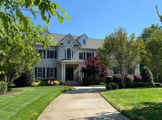 8702 Calumet Farms Dr, Waxhaw, NC 28173