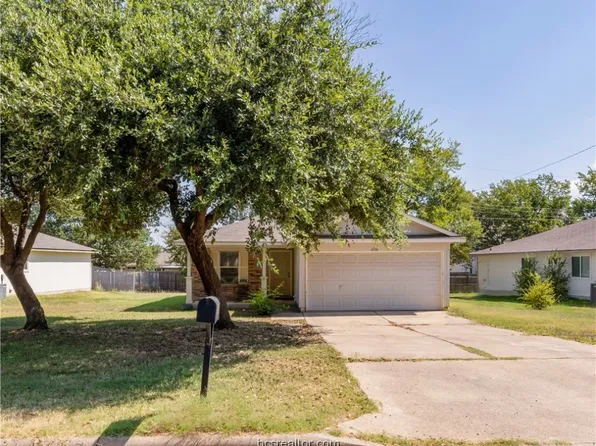 4508 Log Hollow Dr, Bryan, TX 77803