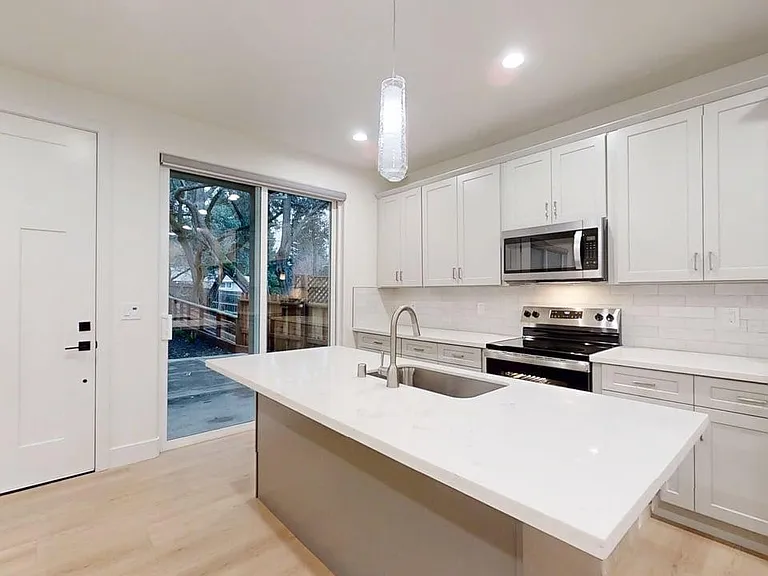 8404 Ascolano Ave — Photo 21