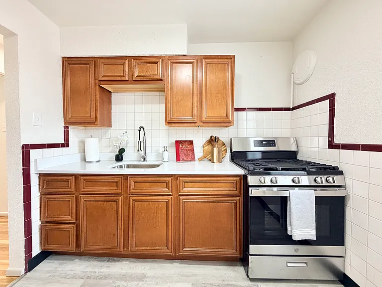 7180 Jamieson Ave #2W — Photo 3