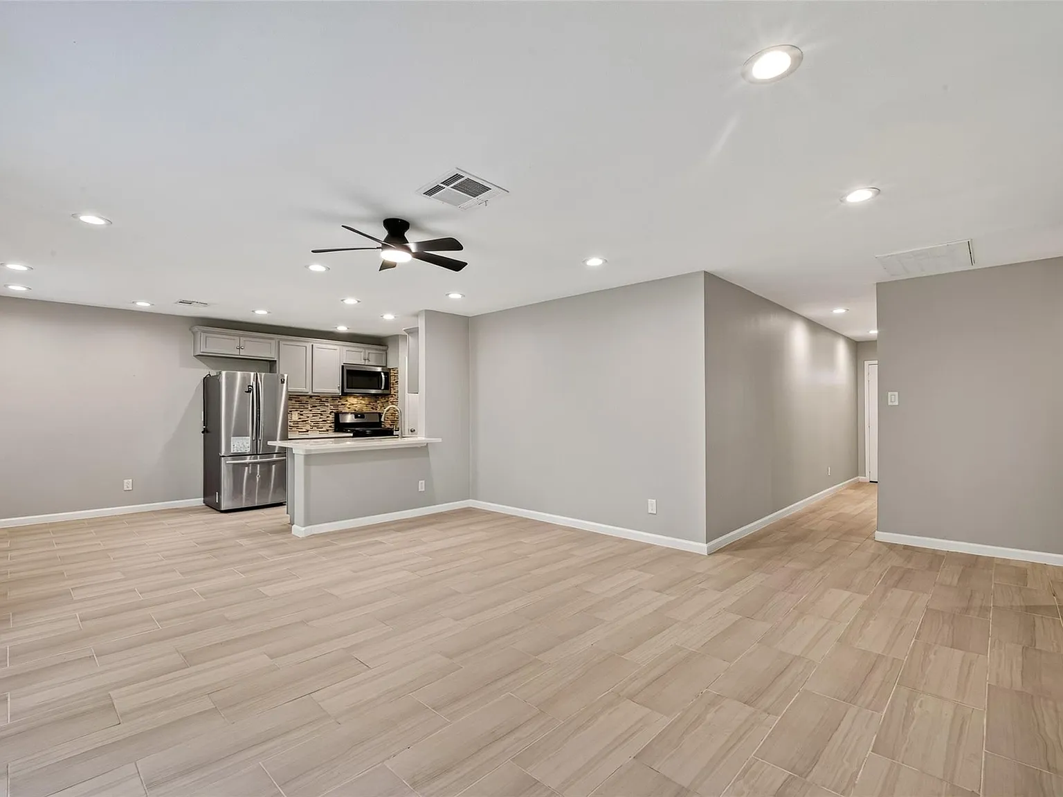 3 bed, 2.0 bath, 1598 sqft, $2,000 — Photo 4