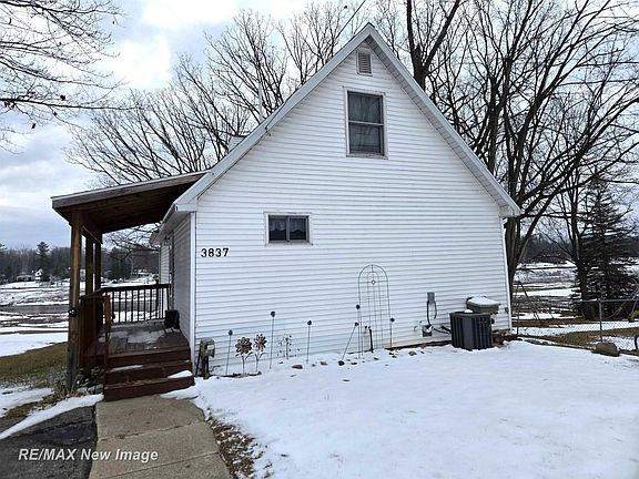 2nd image of 3837 Pine Rd