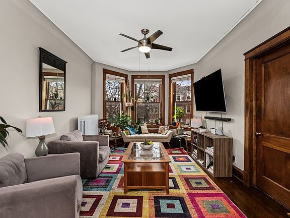 4th image of 1468 W Foster Ave