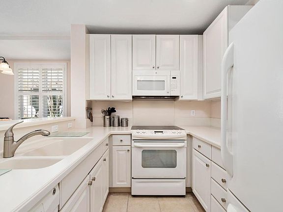 4th image of 3686 NE Renar Ave N #3686