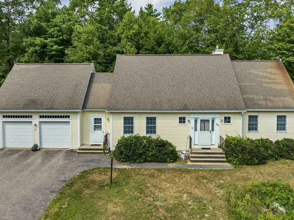 39 Winnipesaukee Drive, Wolfeboro, NH 03894