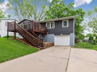 1631 Hillside Dr NW, Cedar Rapids, IA 52405