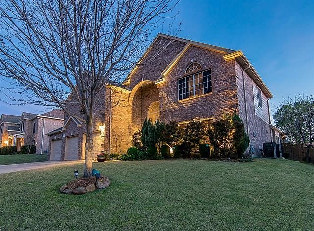 1st image of 303 Palomino Ln