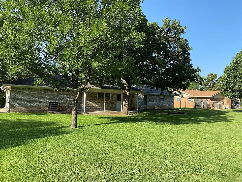 2nd image of 1427 Thompson Dr