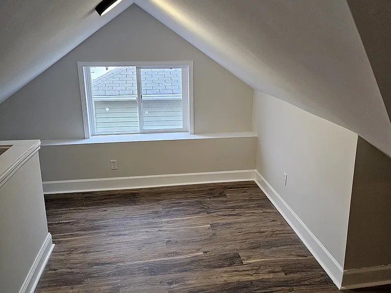 2033 Carrollton Ave — Photo 17