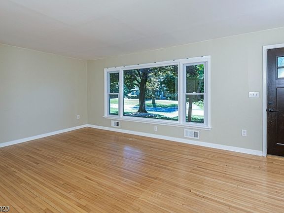 4th image of 4 Park Ln