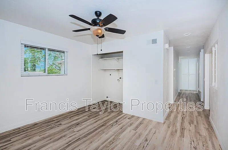 3 bed, 2.0 bath, 1446 sqft, $3,795 — Photo 4