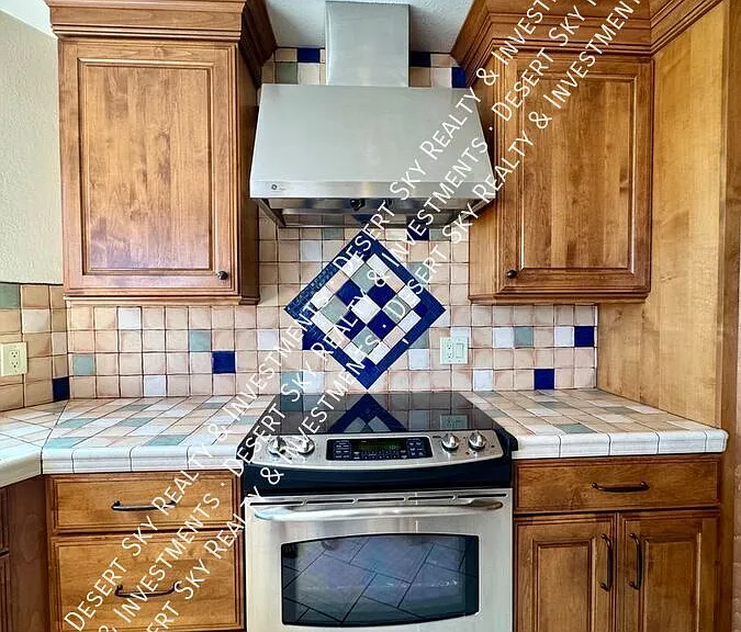 1719 Regal Rdg — Photo 11