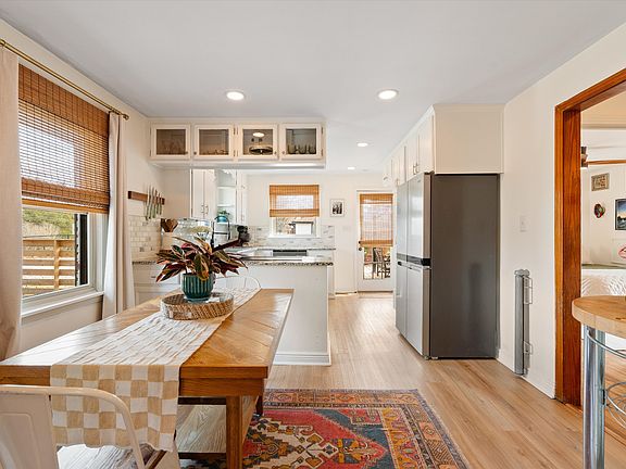 3rd image of 4603 Grays Point Rd