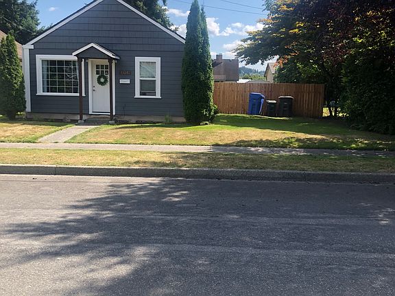 2nd image of 604 3rd Ave NE