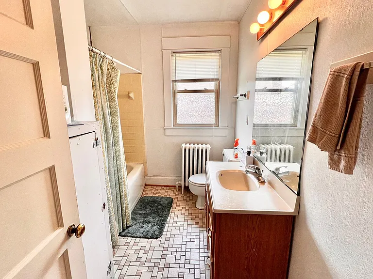 1901 Jefferson Park Ave — Photo 11