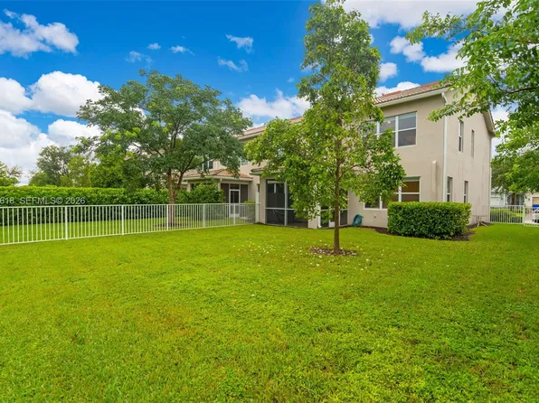 4754 Eucalyptus Dr, Hollywood, FL 33021