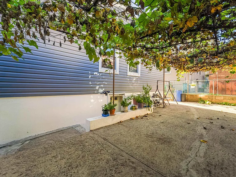 79 Hoyt St #2 — Photo 32