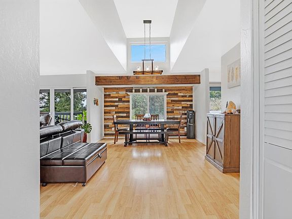 3rd image of 923 Vista Del Mar Dr