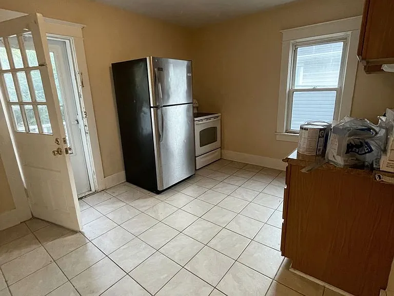 416 Pearl St — Photo 16