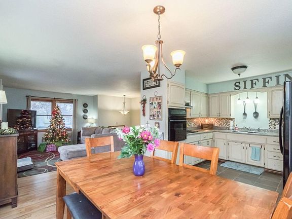 3rd image of 5585 NW 61st Pl