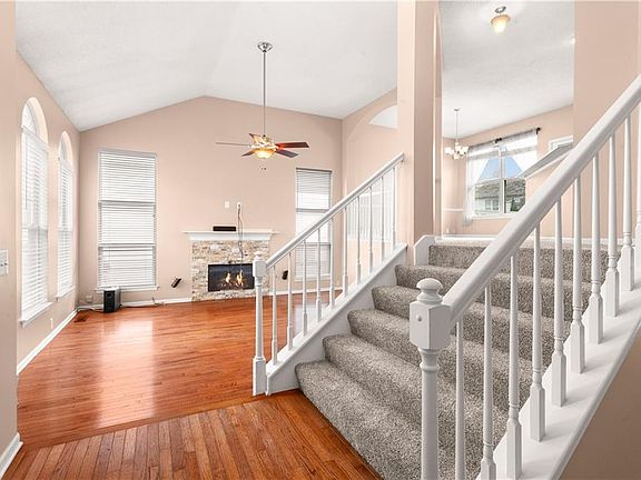 5th image of 413 SE Ashton Dr