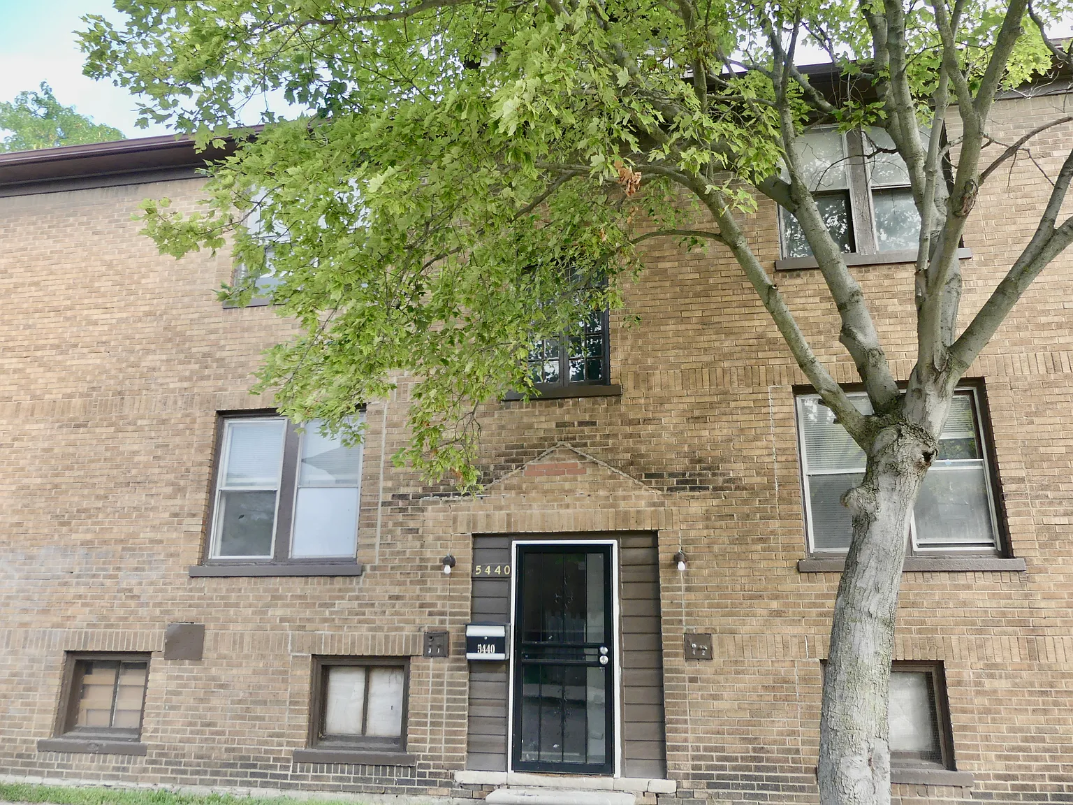 2 bed, 875 sqft, $1,050 — Photo 1