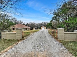435 E Fox Creek Ln, Whitesboro, TX 76273