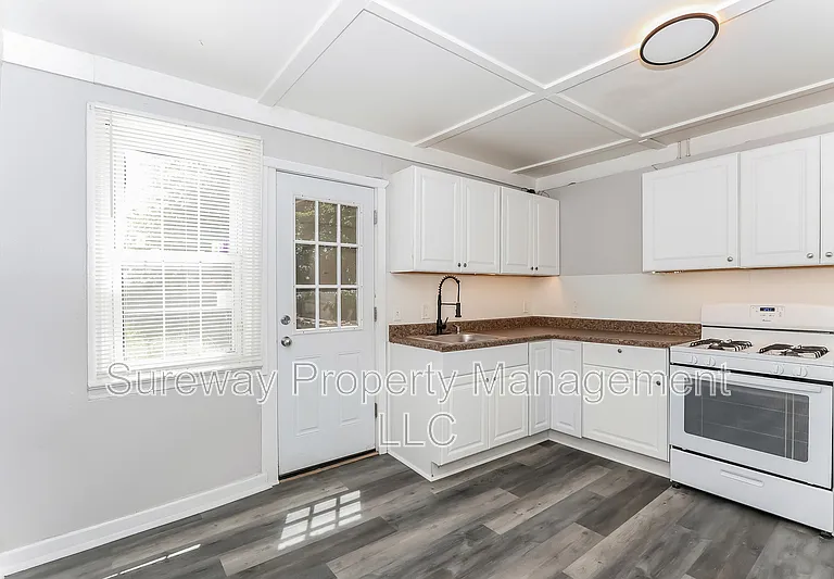 15 Marshall Ave — Photo 5