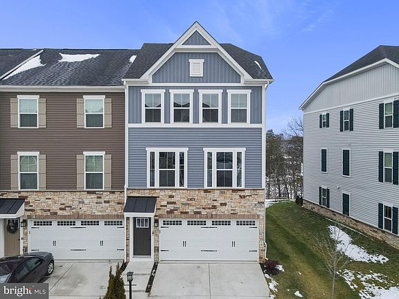 2nd image of 118 Bayhill Ter