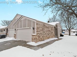 42158 Blossom Ln #44, Clinton Township, MI