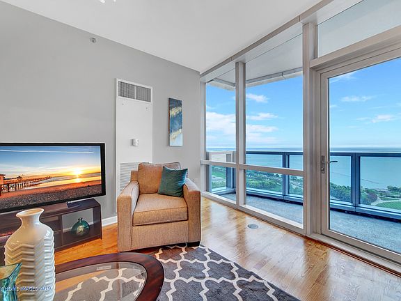 4th image of 1211 S Prairie Ave APT 2503